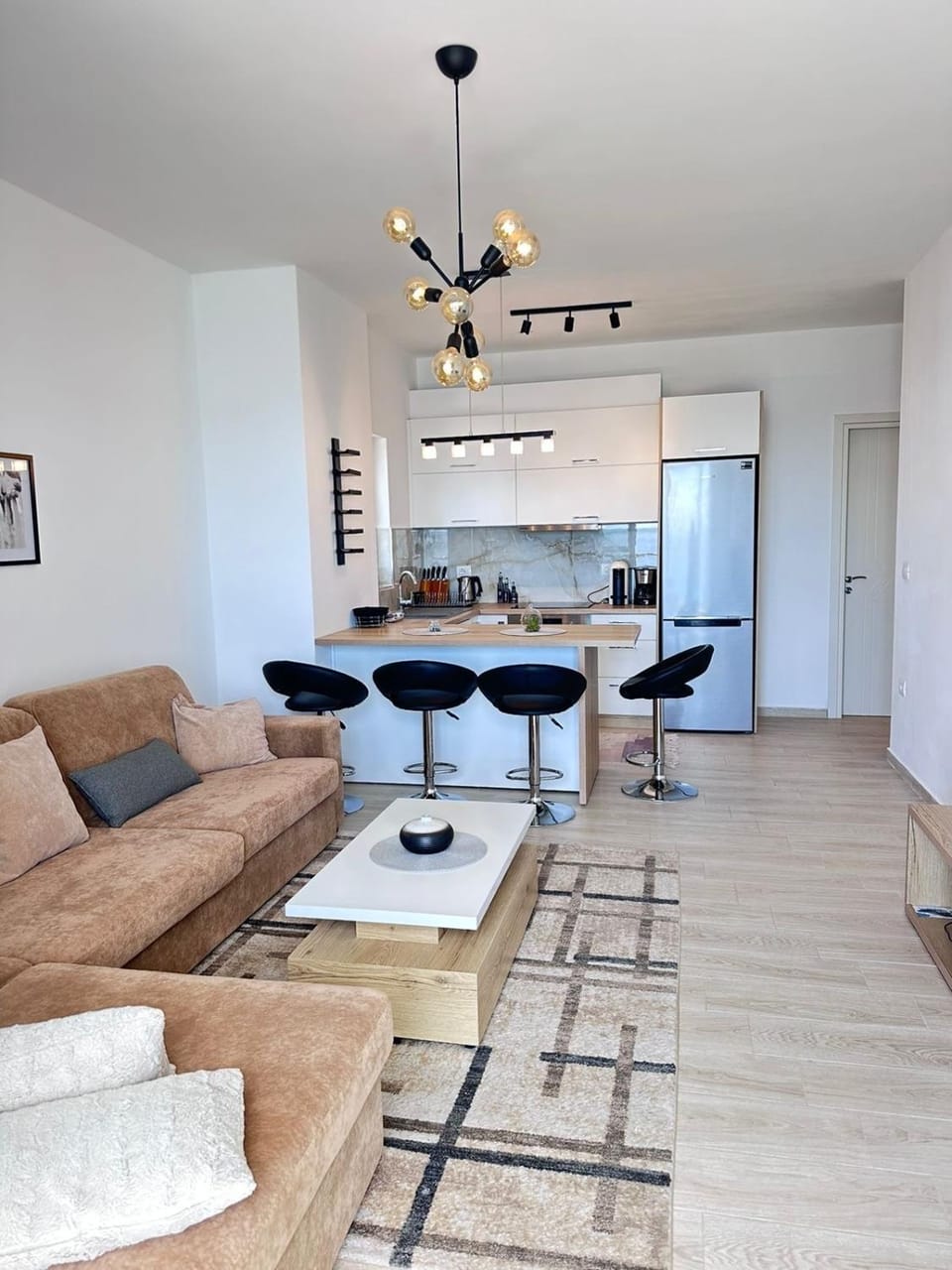 Kitchen or kitchenette, Living room