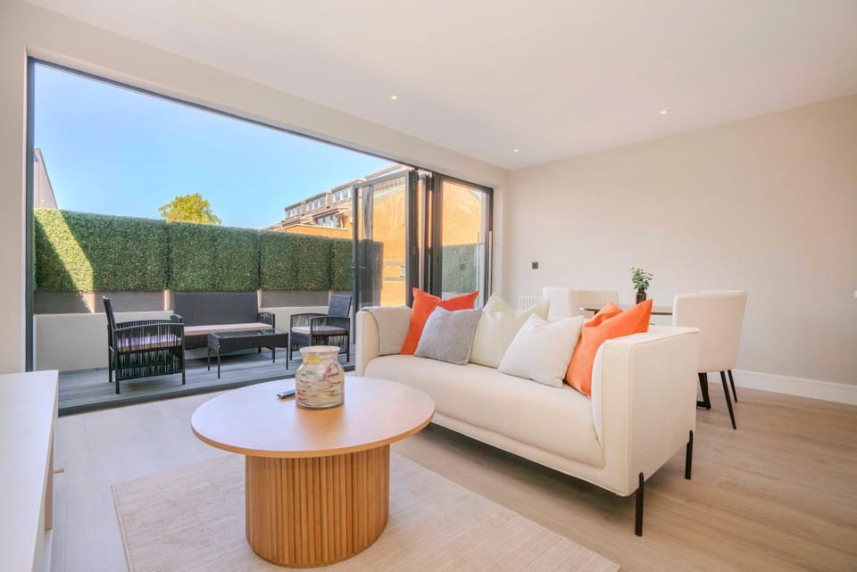 Patio, View (from property/room), Balcony/Terrace, Living room, Seating area, Dining area