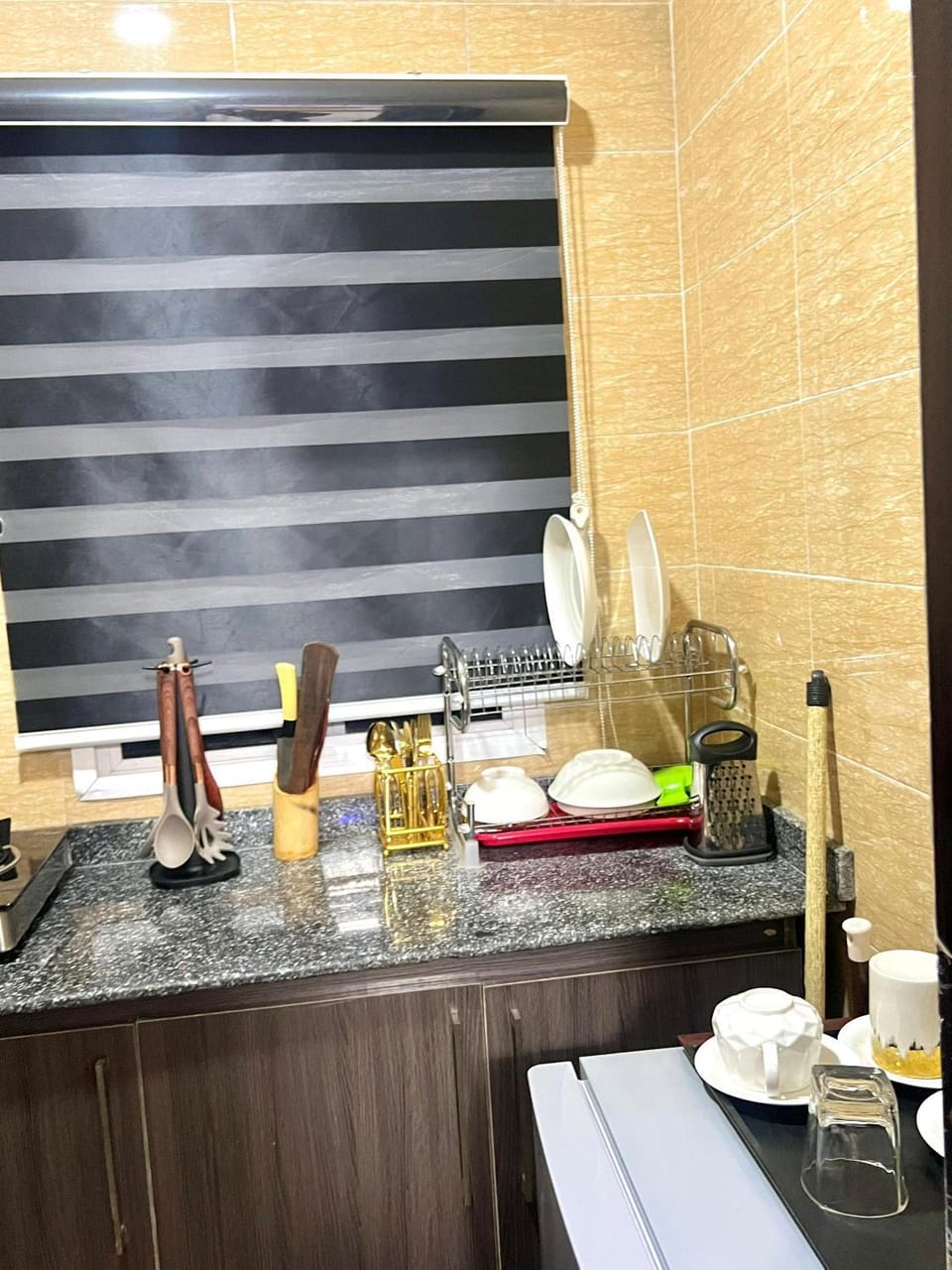 Studio Ensuite with Kitchen, Abuja - 24hrs Power, WiFi, Netflix, Built-in-speaker Apartment in Abuja