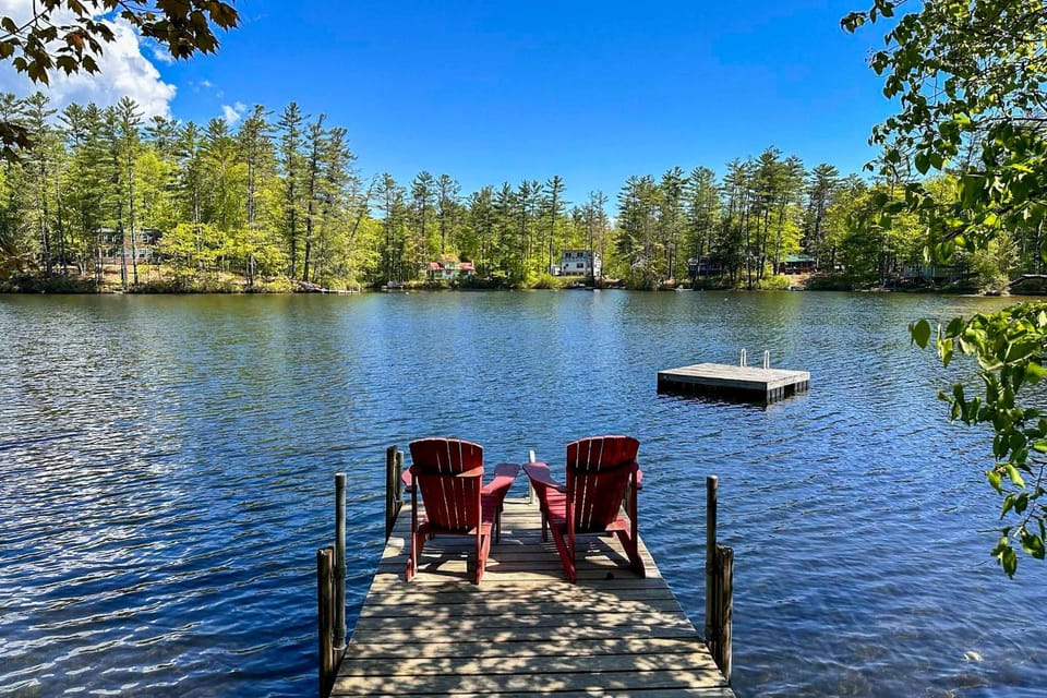 Lakefront Escape w/ Dock, Water Toys & Grill House in Woodstock