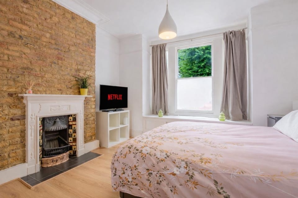 Cozy central Chiswick 3 BD Garden 5 mins to tube Apartment in London Borough of Ealing
