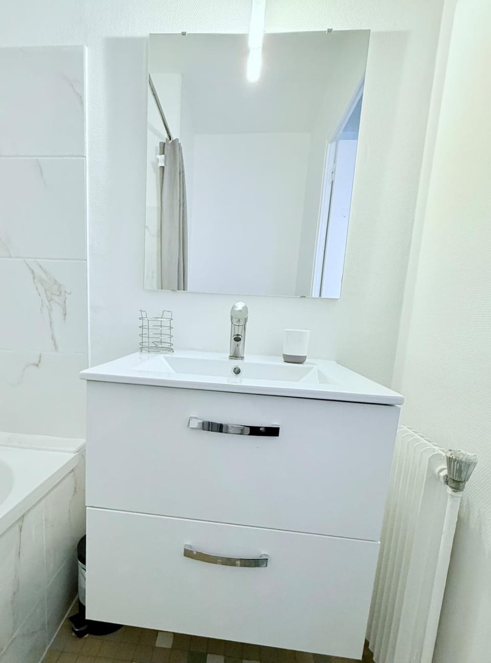 Bright apartment Parking Tram 3 min walk Apartment in Villeurbanne