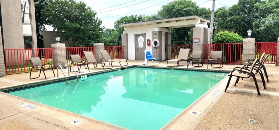 Skyline Loft with 2 Balconies 5 min to Love Field Apartment in Dallas