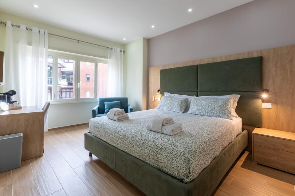 Bed, Photo of the whole room, Bedroom, towels
