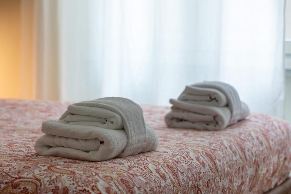 Bed, Photo of the whole room, Bedroom, towels