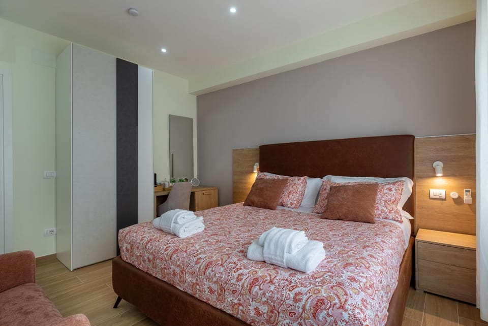 Bed, Photo of the whole room, Bedroom, towels, wardrobe