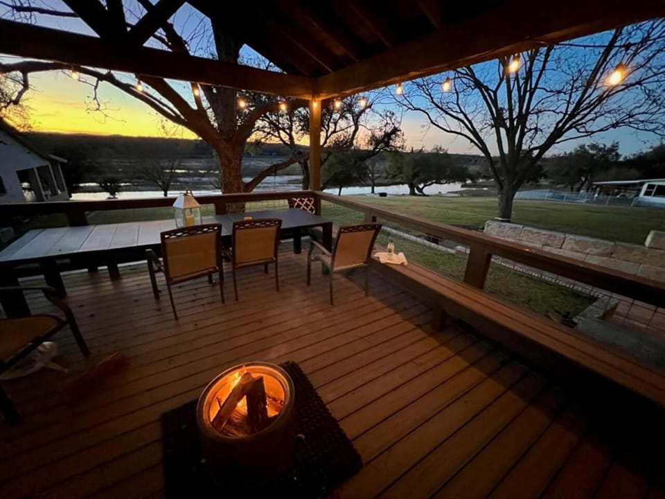 Lake, River, Mountain-Nature's best-Lrg/quiet home House in Kingsland