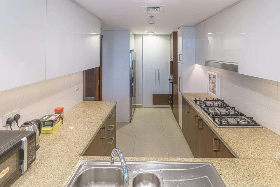 Rovostays Private Room in Burj Vista Downtown Dubai Near Burj Khalifa Apartment in Dubai