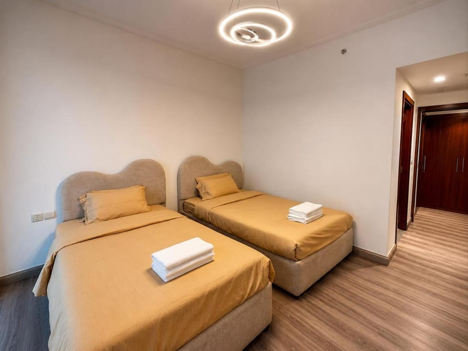 Rovostays Private Room in Burj Vista Downtown Dubai Near Burj Khalifa Apartment in Dubai