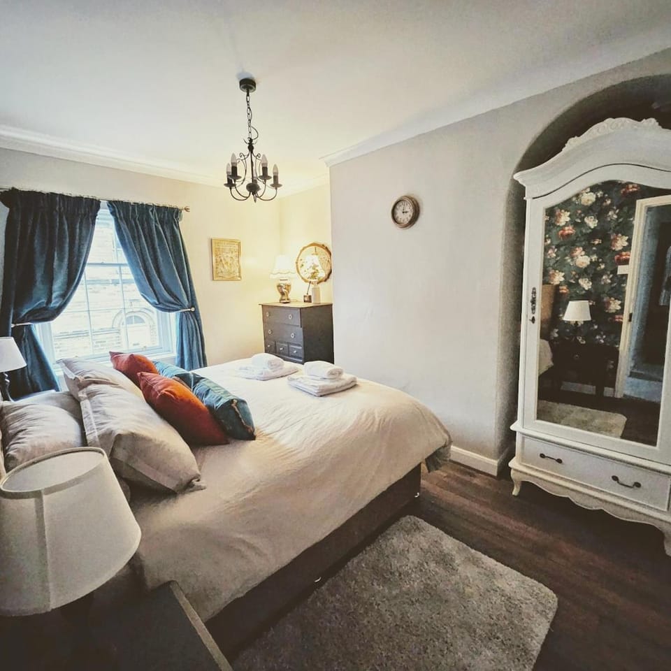Characterful Grade II listed Victorian Terrace House in Bradford