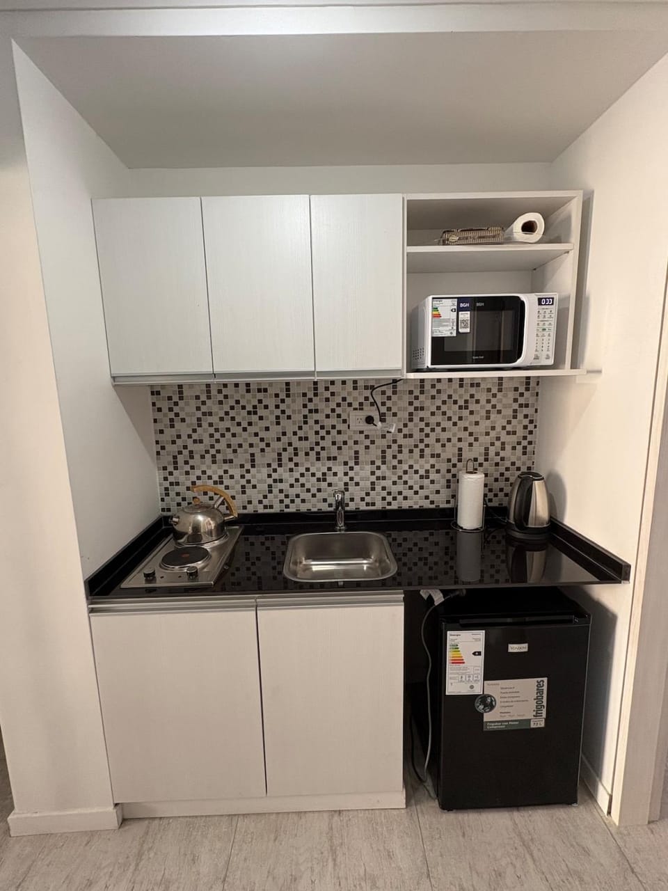 Kitchen or kitchenette, minibar, kitchen