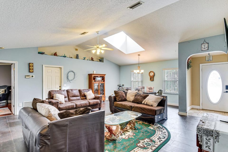 8 Mi to Flagler Beach! Family Getaway w/ Yard House in Palm Coast
