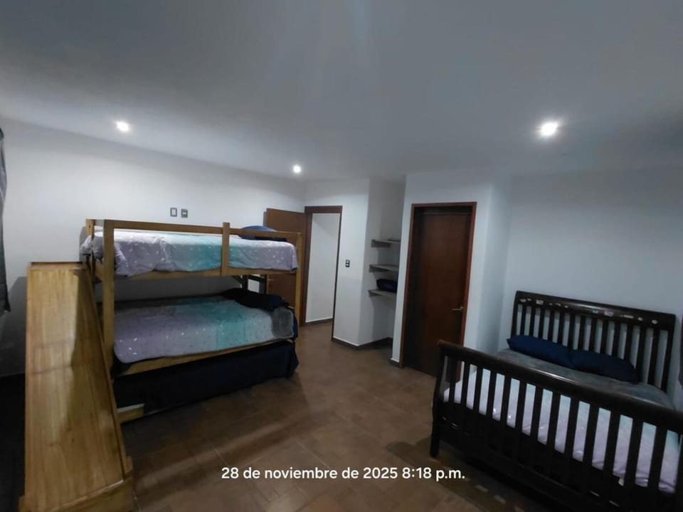 Why Not Terraza, jardín y alberca House in San Luis Potosi