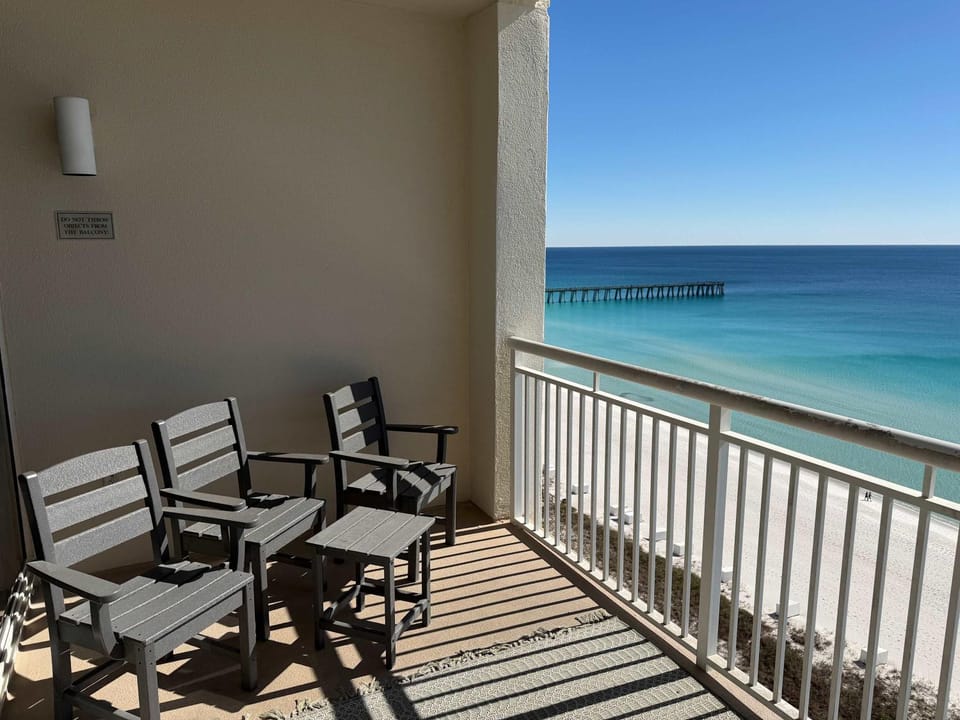 The Pearl of Navarre Beach 1303 Beach Service House in Pensacola Beach