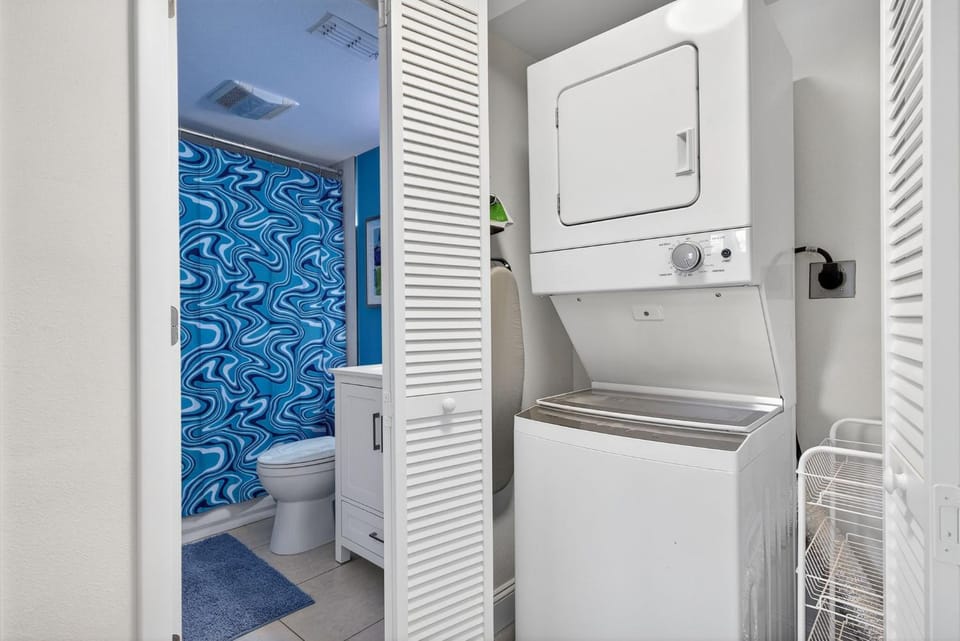 Coastal Fabulous Condo 5 Miles from the BEACH Apartment hotel in Iona