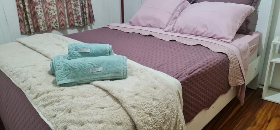 Bed, Photo of the whole room, Bedroom, towels