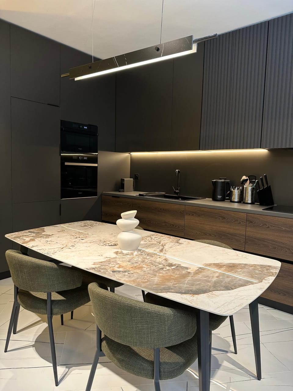 Dining area, kitchen