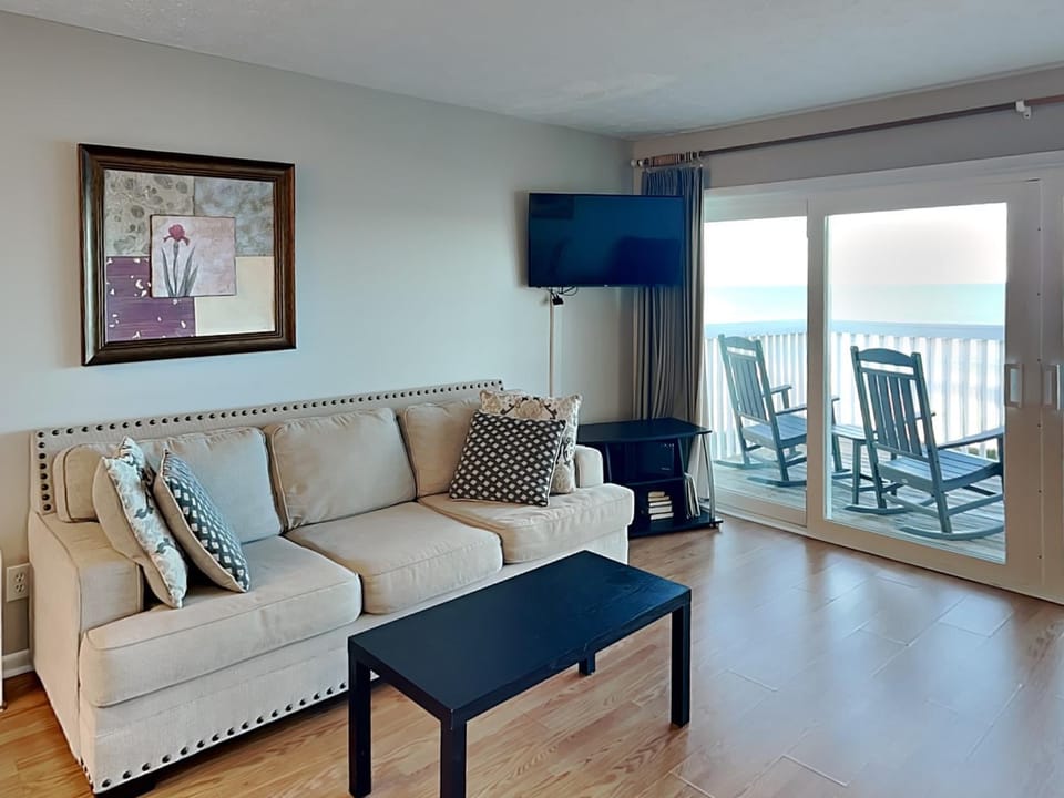 Day, TV and multimedia, Balcony/Terrace, Living room, Seating area, Sea view, furniture