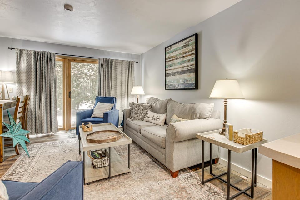 < 1 Mi to Peninsula State Park: Central Condo House in Door County