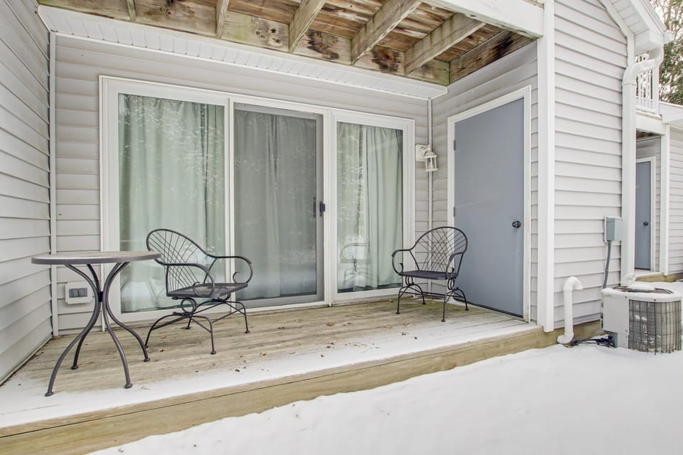 < 1 Mi to Peninsula State Park: Central Condo House in Door County