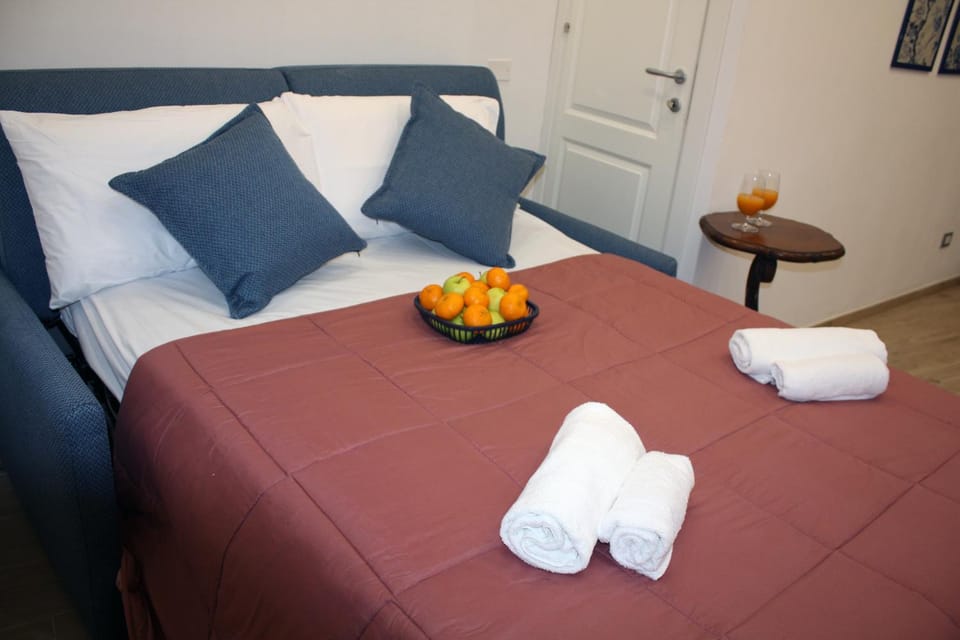 Bed, Seating area, furniture