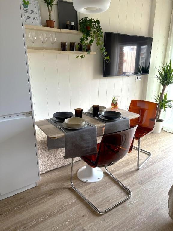 Communal lounge/ TV room, Living room, Dining area
