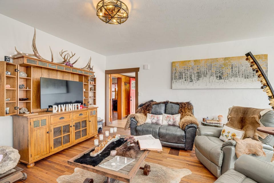 1 Blk to Main St! Crystal Connection Montrose Home House in Montrose