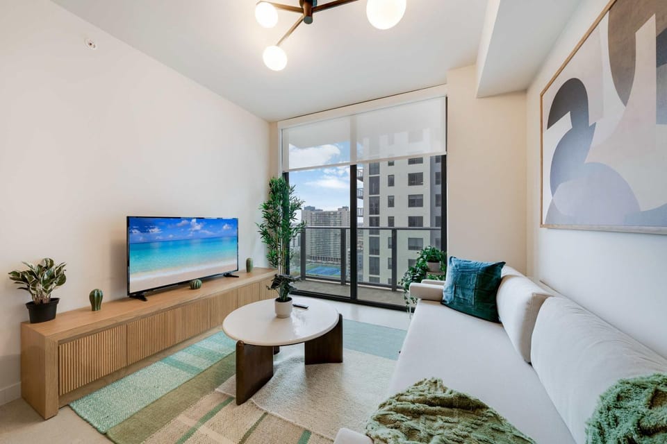 Sky Sanctuary with Rooftop Pool & Hot tub House in Miami