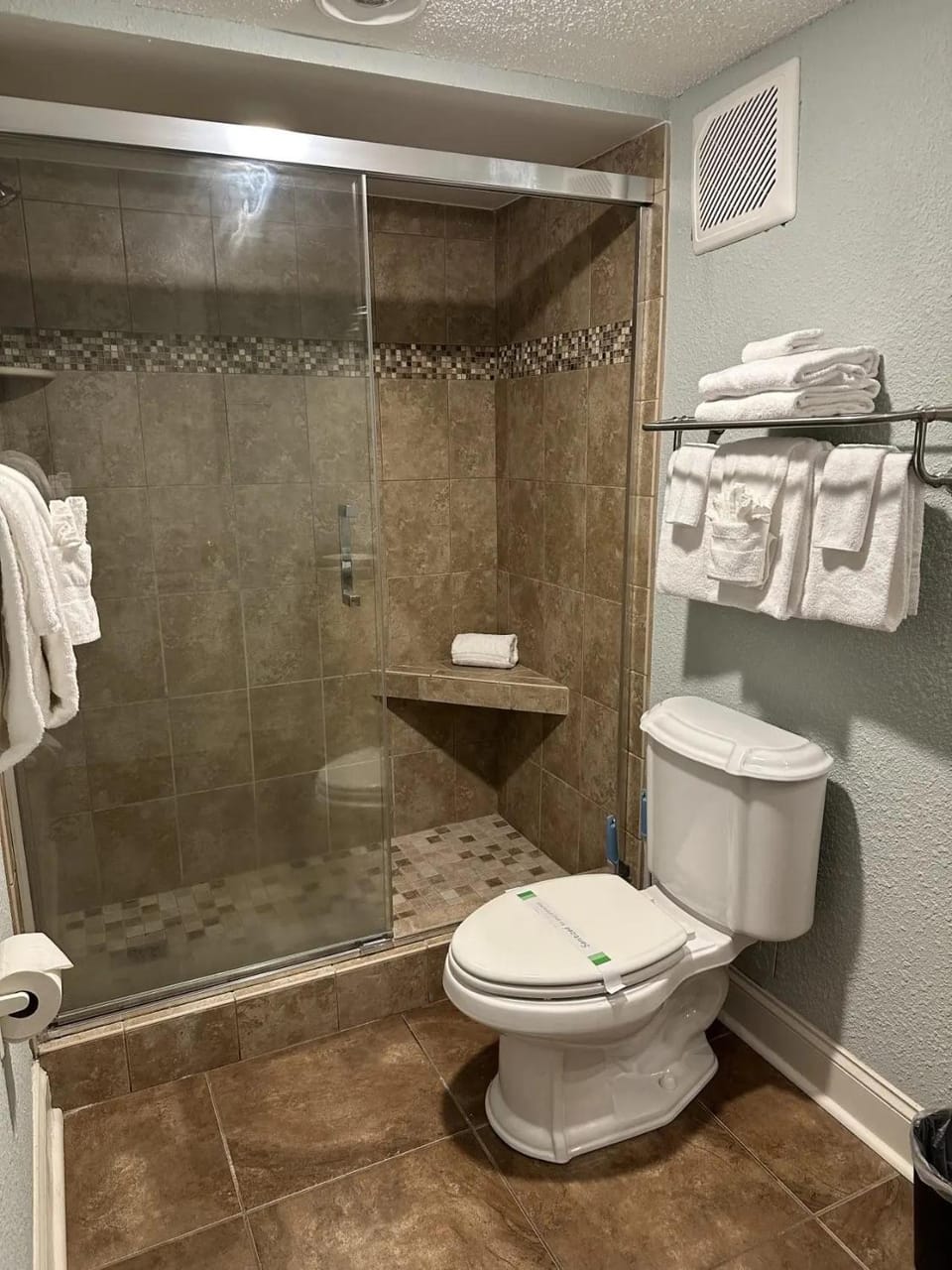 Shower, Toilet, Bathroom, towels