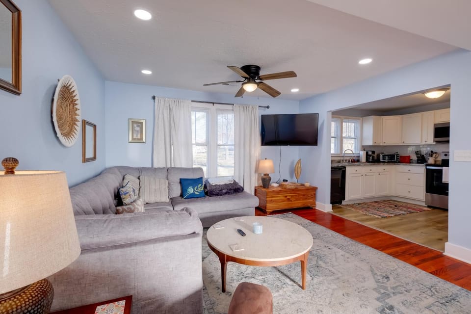 3 Mi to Radford University & River, Charming Home House in Ingles