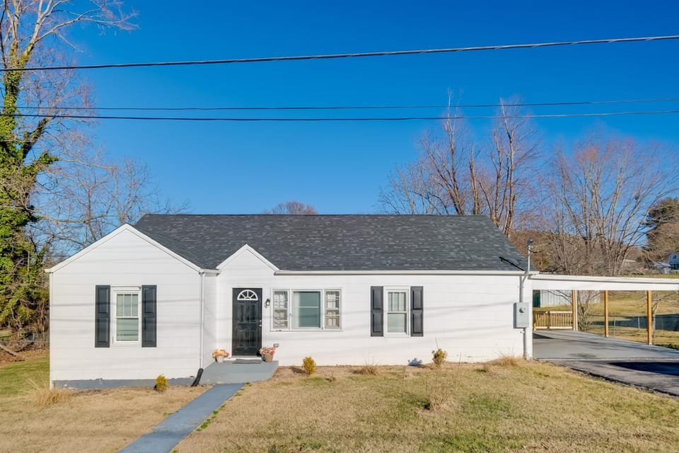 3 Mi to Radford University & River, Charming Home House in Ingles
