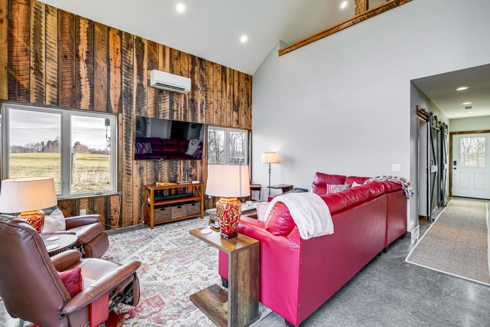 Peaceful Farmhouse Retreat 6 Mi to Virginia Tech! House in Virginia
