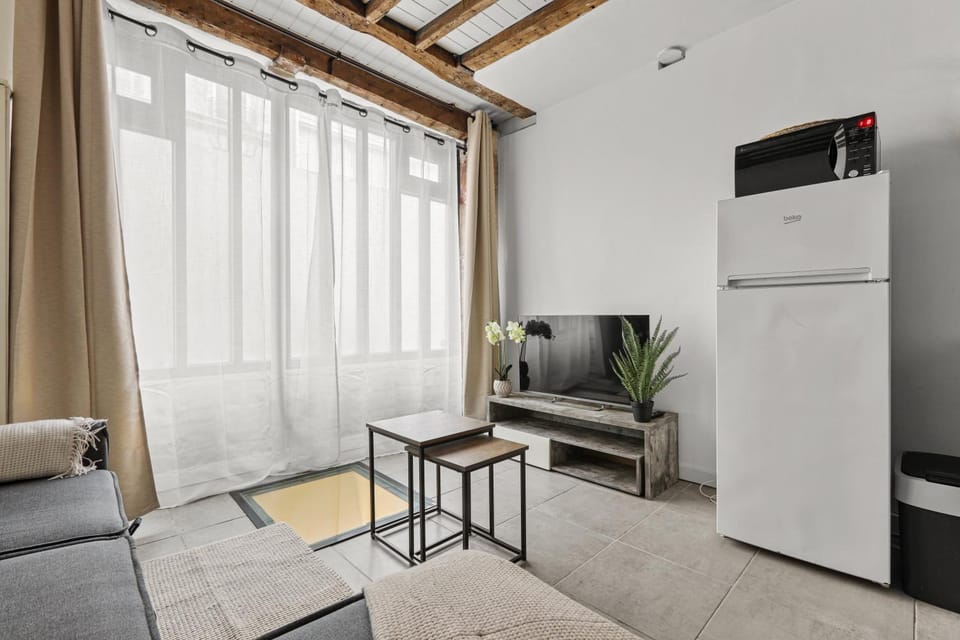Communal lounge/ TV room, Off site, Day, Night, Living room, Lounge or bar, Location