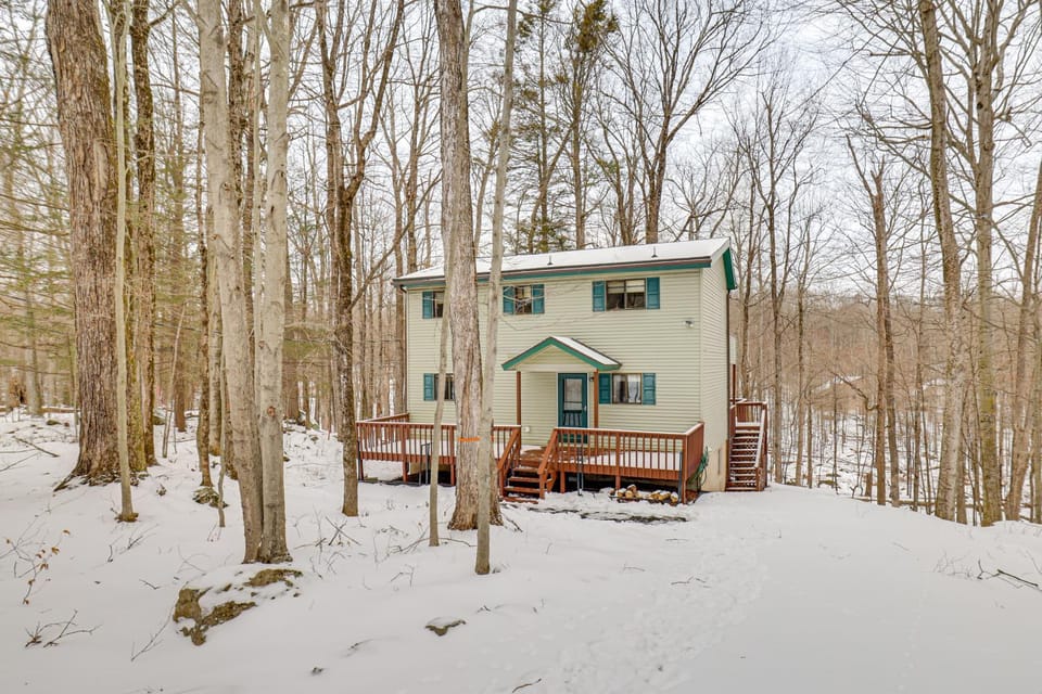 Poconos Retreat in The Hideout Lake Community! House in Lake Ariel