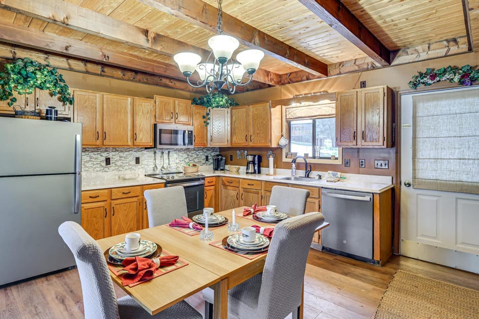 Poconos Retreat in The Hideout Lake Community! House in Lake Ariel