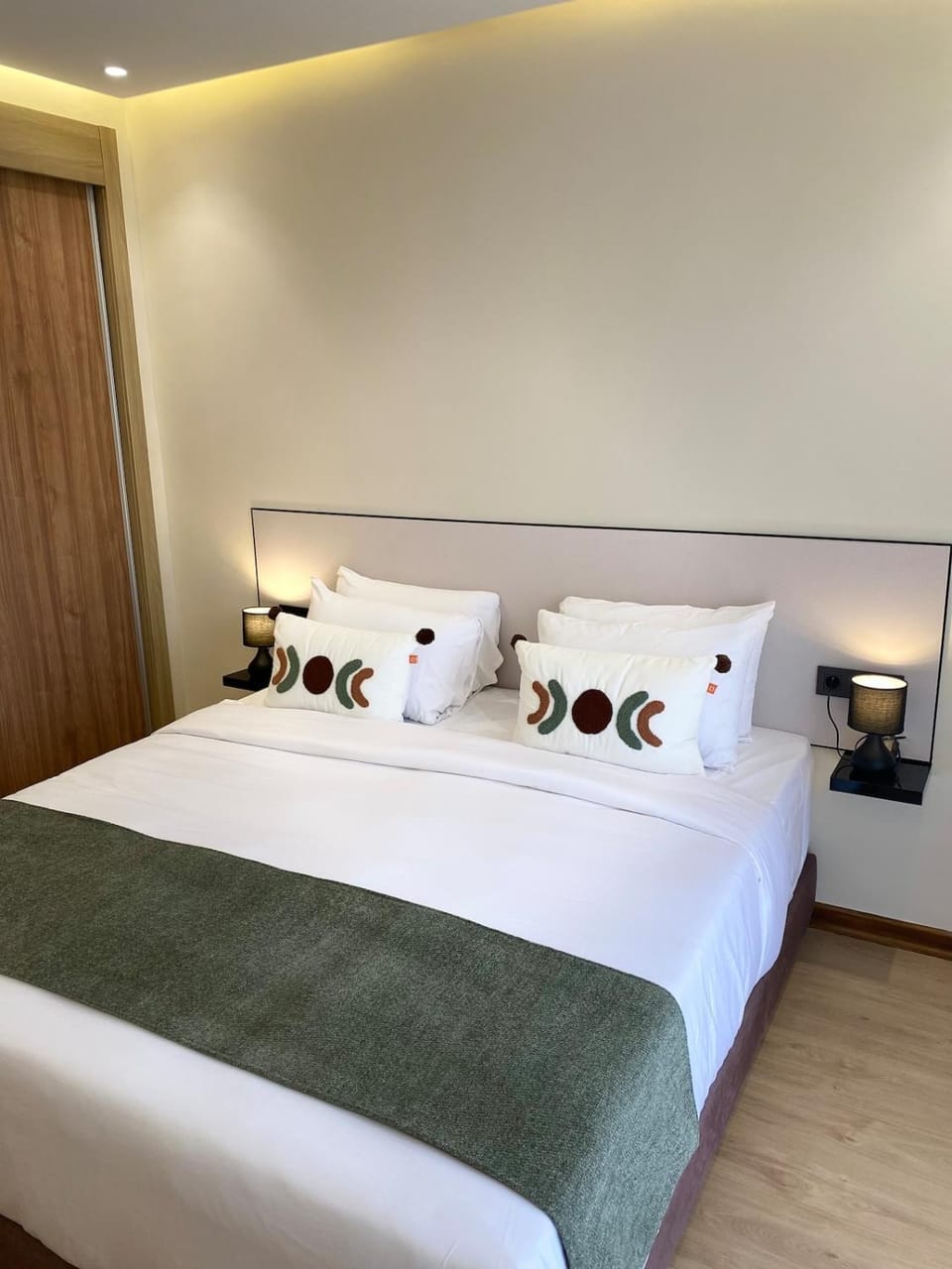 Bed, Photo of the whole room, Bedroom, wardrobe