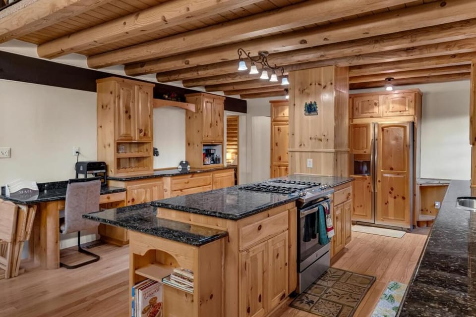 Vista Lodge! 20 min to Silverwood Lake House in Cedarpines Park