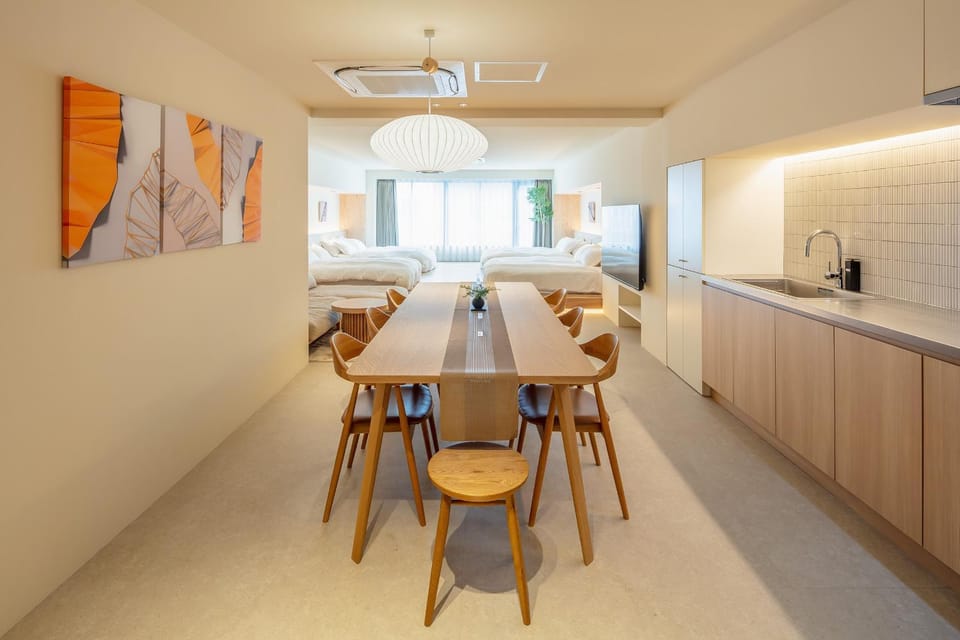 Bed, TV and multimedia, Dining area, kitchen, air conditioner