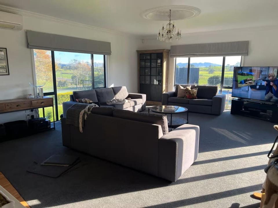 Hosts on the Coast Country Retreat House in Waikato