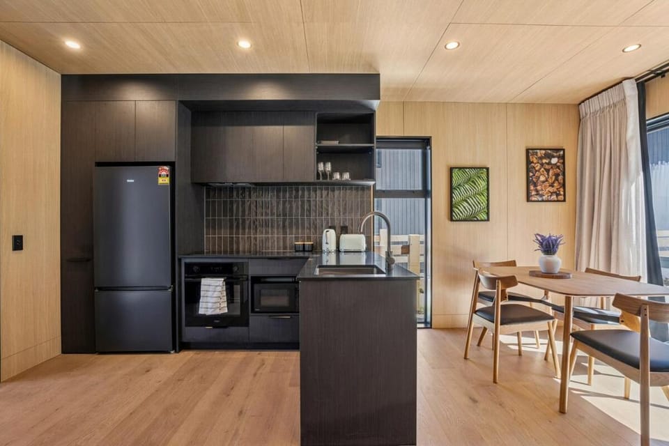 Ski Villa with Carpark 12, Handy to everything! House in Queenstown