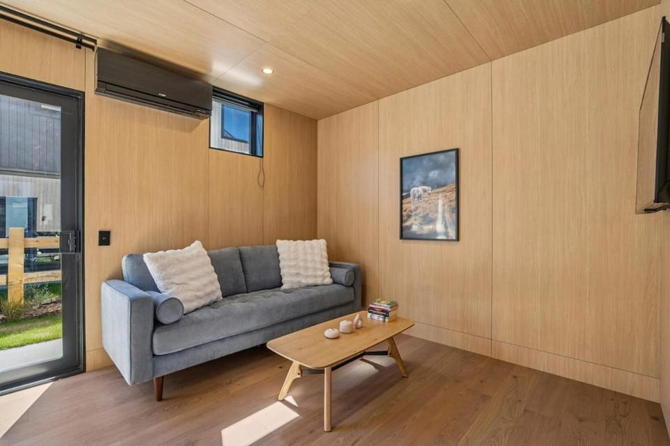 Ski Villa with Carpark 12, Handy to everything! House in Queenstown