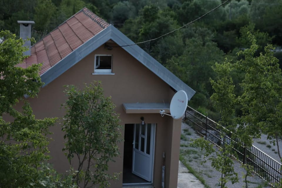Property building, Spring, Day, Natural landscape, View (from property/room)