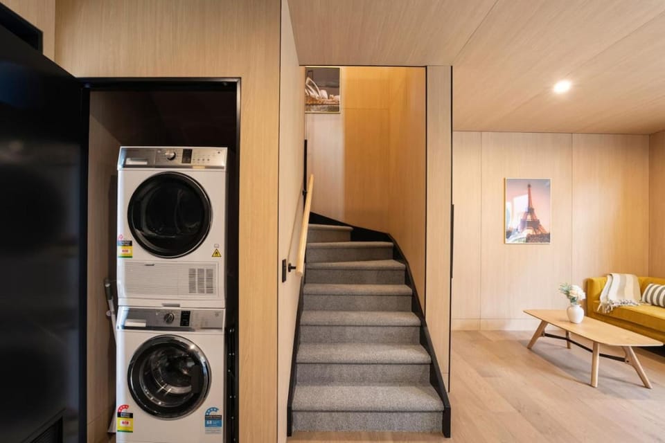 Ski Villa with Carpark 40, Stylish Alpine Base House in Queenstown