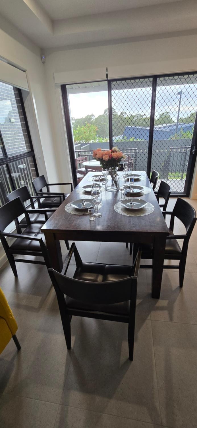Luxury 5 Bedroom Rouse Hill Home Villa in Sydney