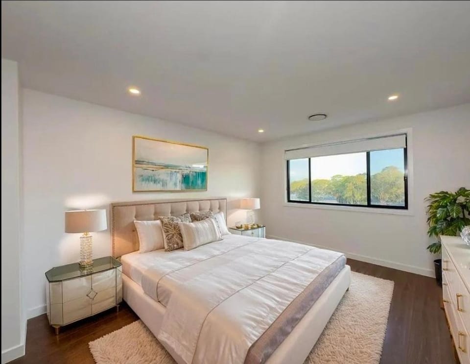 Luxury 5 Bedroom Rouse Hill Home Villa in Sydney