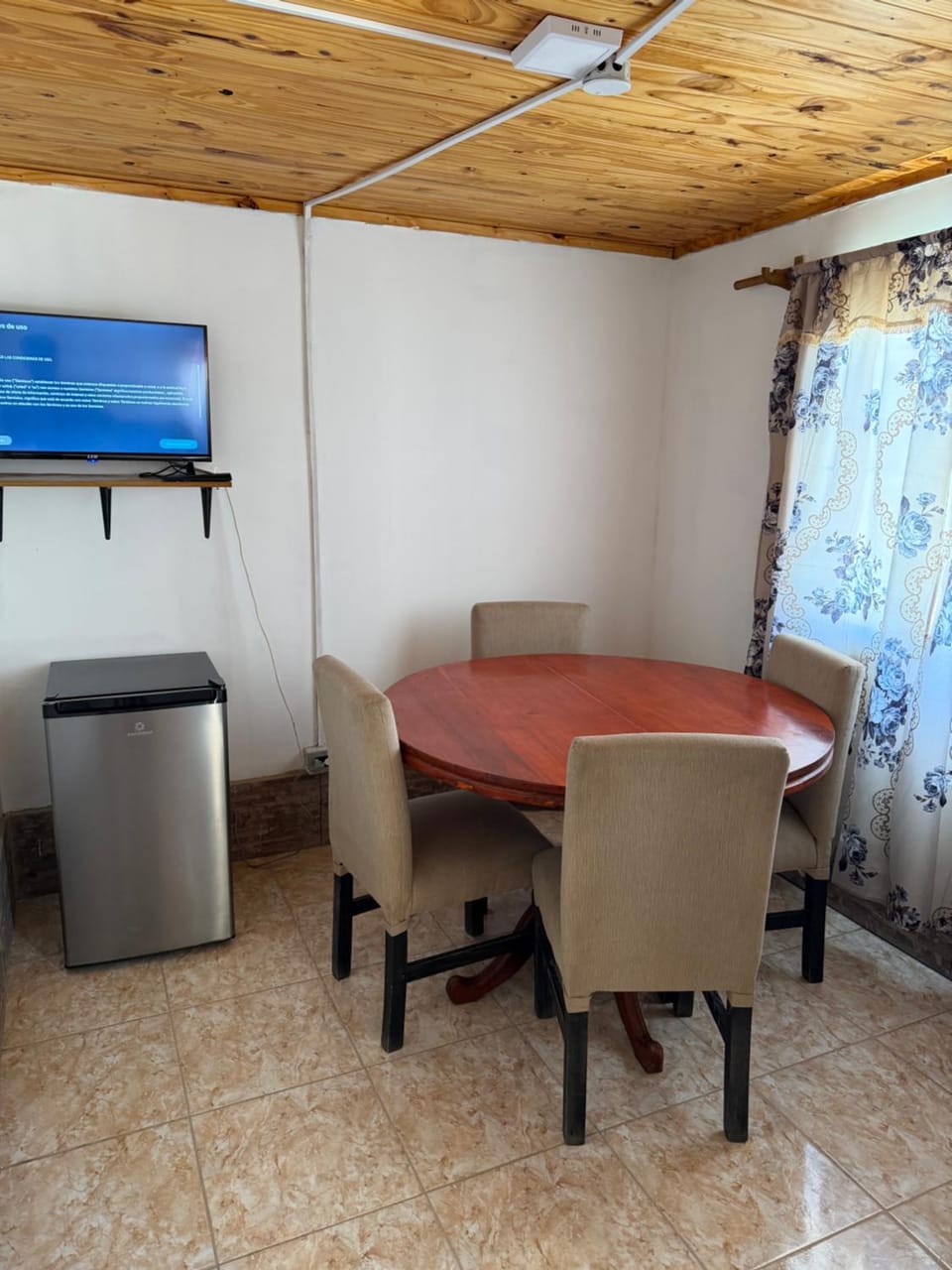 Communal lounge/ TV room, Living room, Dining area