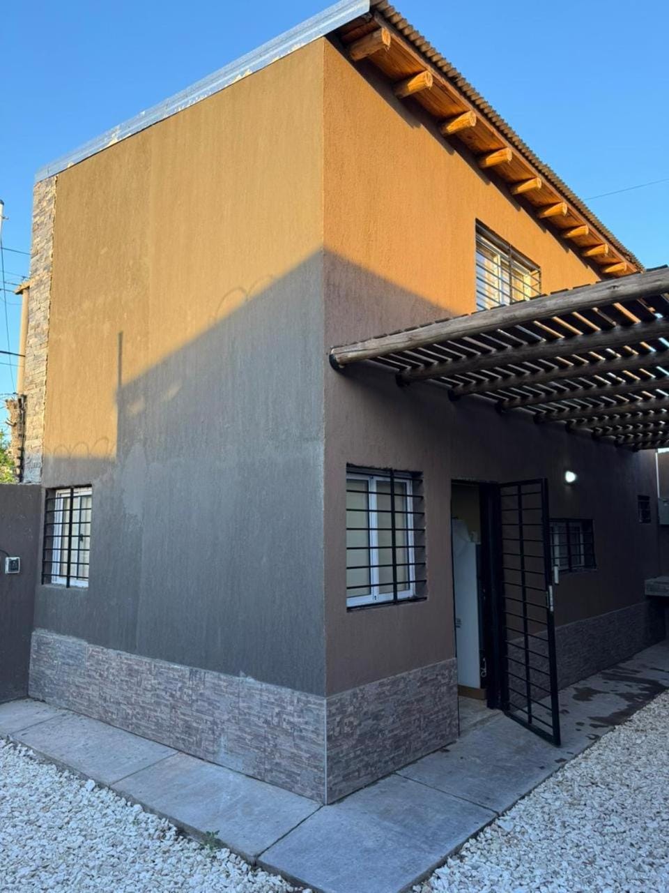 Property building, Restaurant/places to eat, Swimming pool, Parking
