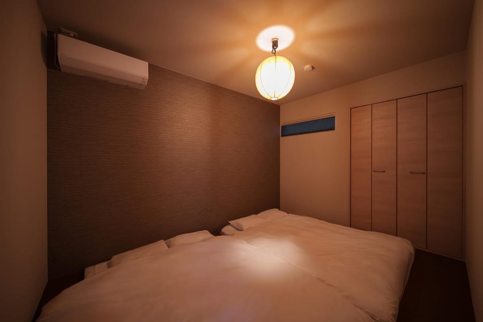 Photo of the whole room, Bedroom