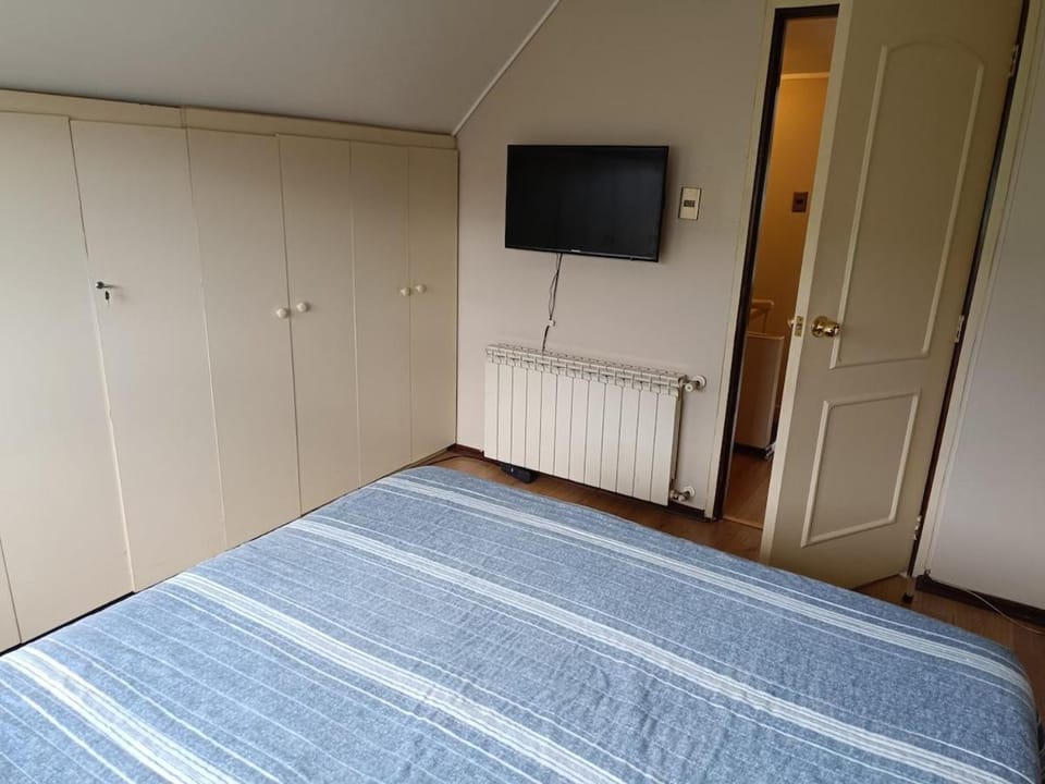 Casa completa dos pisos, tres dormitorios, terraza, estacionamiento en buen barrio Villa in Temuco