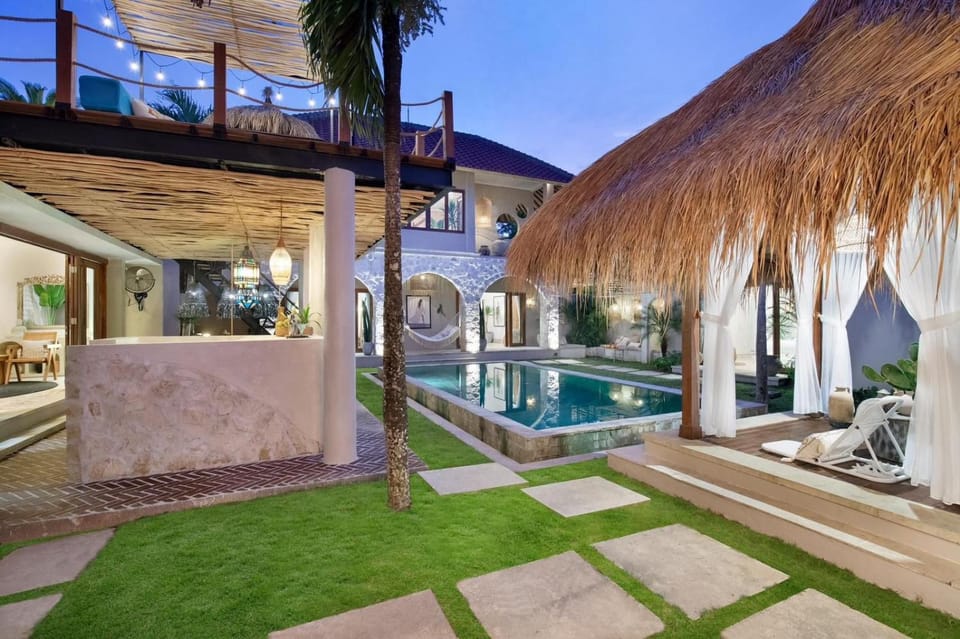 Lounge or bar, Swimming pool, minibar, sunbed